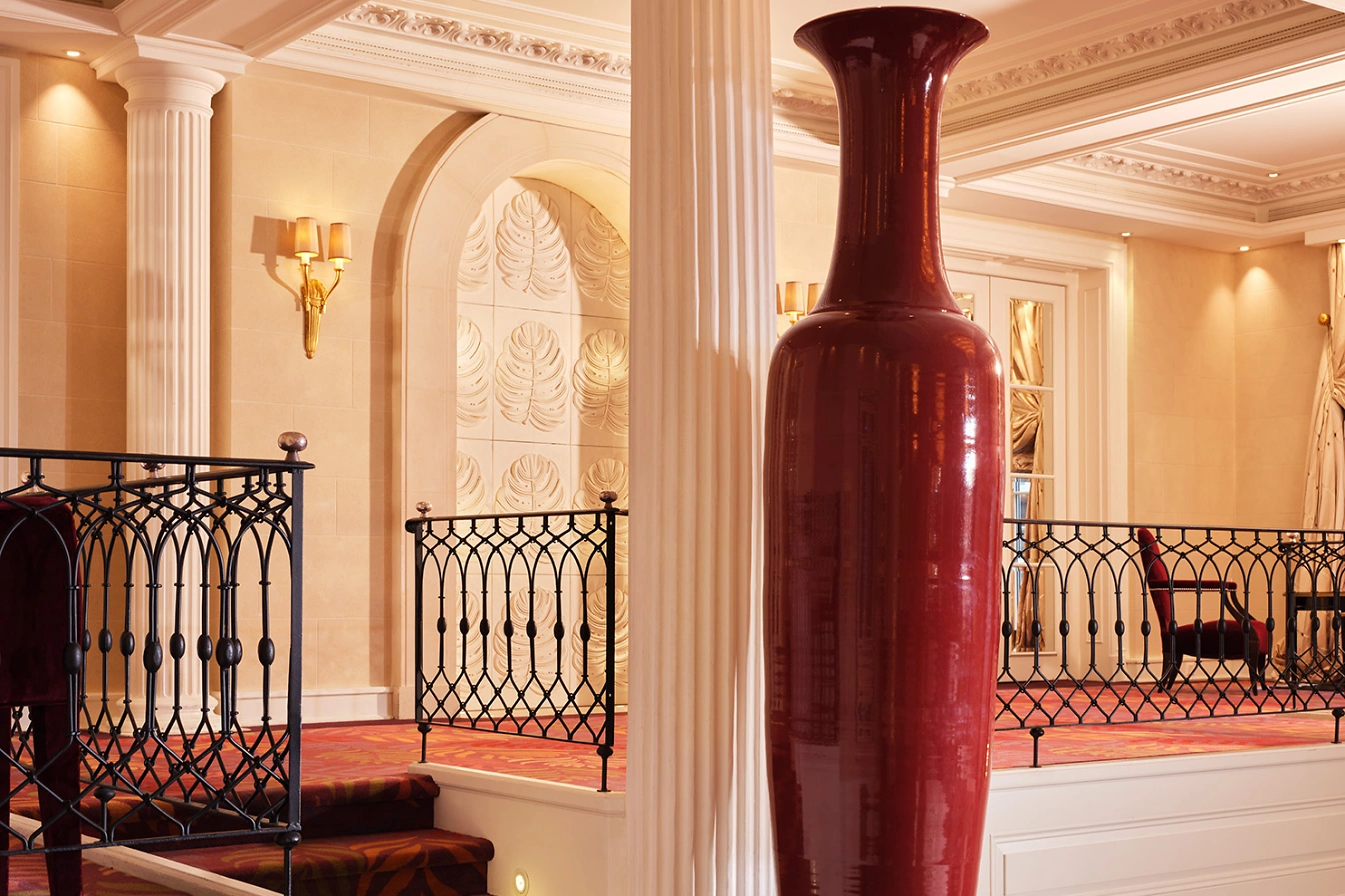 bal petit palais x shot vase stairs