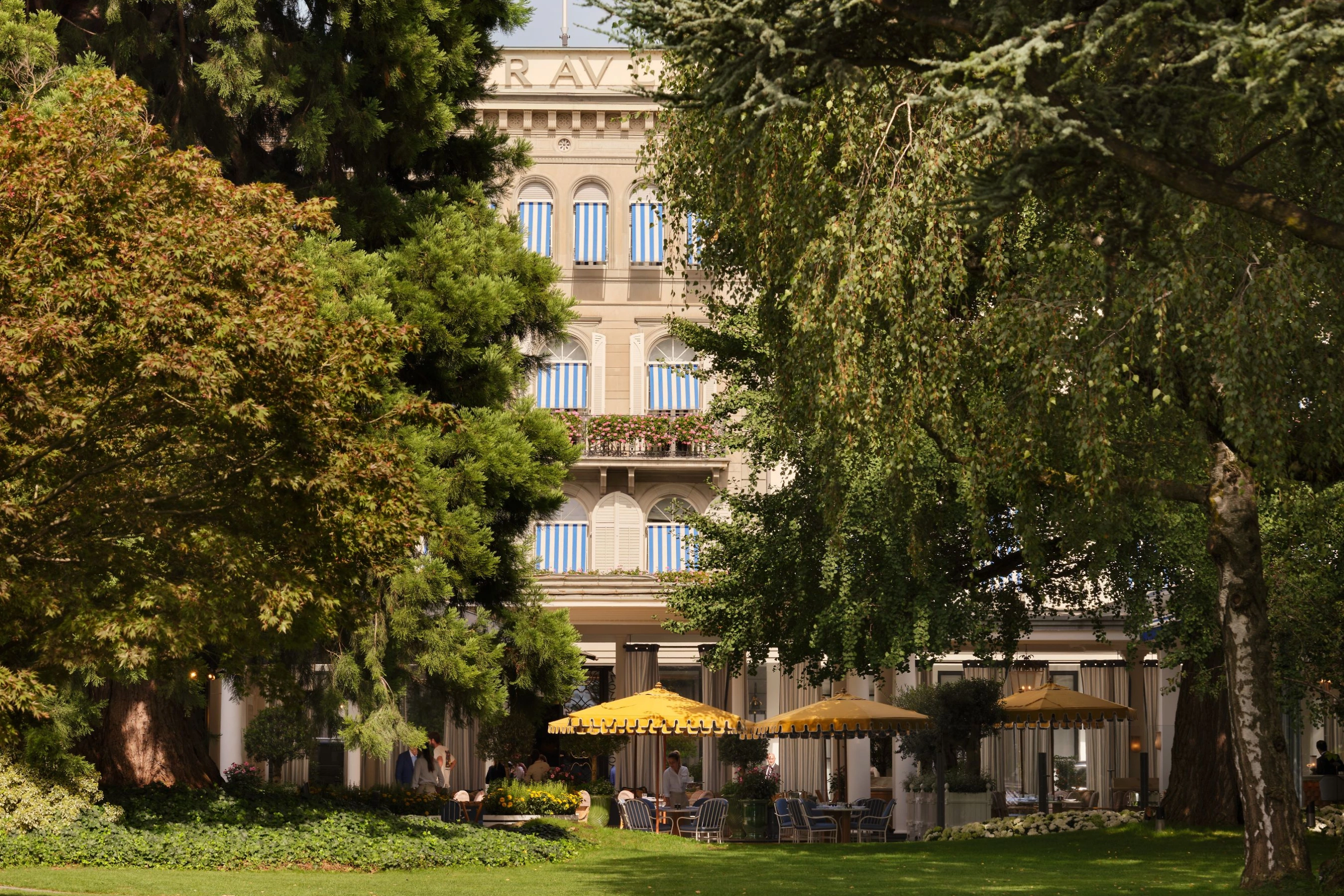BAL Exterior Hotel Facade Park